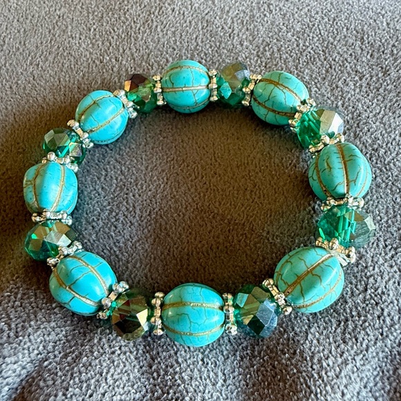 Turquoise and Green Beaded Bracelet - Picture 4 of 6